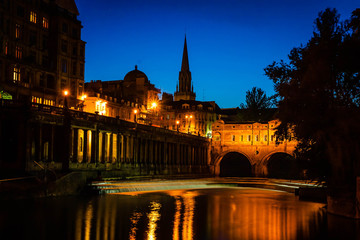 Fototapeta premium Bath and Pultney Bridge by night