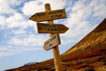 paths signal in la graciosa, canary islands