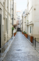 narrow street in old town of paris france