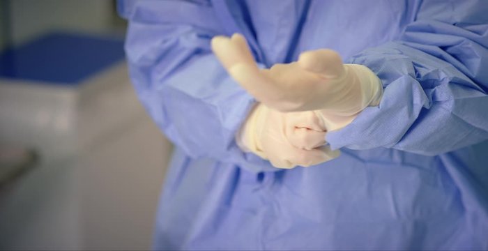 CU Medic Put On Surgical Gloves