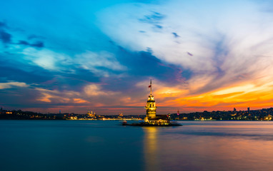 Fototapeta premium Maiden's Tower with sunset sky in Istanbul, Turkey (KIZ KULESI - USKUDAR).