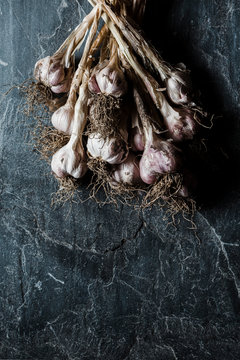 Dried garlic cloves.