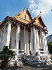 Fototapeta premium Wat Pathum wanaram Ratchaworawihan temple in Bangkok thailand.