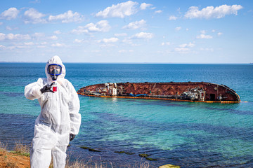 Tanker Oil pollution sea environment industrial wreck