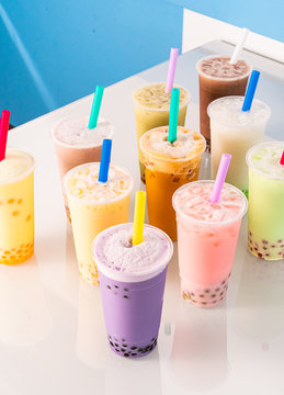 Immagini Stock - Set Di Diversi Milkshake In Bicchieri Di Plastica