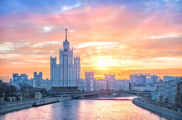 Fototapeta na wymiar Высотка на рассвете High-rise building on Kotelnicheskaya embankment at dawn