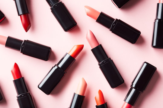 Chaotic layout of shiny lipsticks