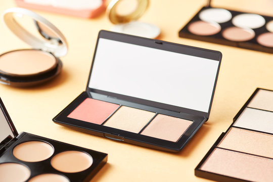 Composed arrangement of powder products