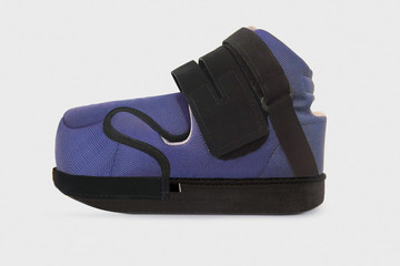 Forefoot Off-loading Shoe after fractures. Detachable therapeutic shoes. Post operative heel shoe...