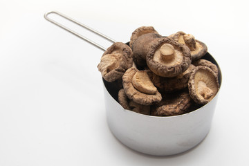 Dried Shitake Mushroom   into a measuring cup