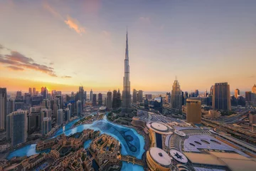 Fotobehang Burj Khalifa Luchtfoto van Burj Khalifa in Dubai Downtown skyline en fontein, Verenigde Arabische Emiraten of Verenigde Arabische Emiraten. Financiële wijk en zakenwijk in slimme stedelijke stad. Wolkenkrabber en hoogbouw bij zonsondergang.