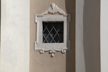 window on the wall,old,exterior, stone, detail, facade, vintage,antique,frame, 