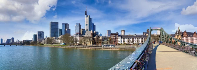Frankfurt am Main, Hochhausszenerie mit Main und Eiserner Steg © Comofoto