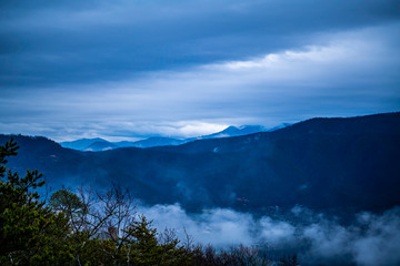Obraz premium mountains in the fog