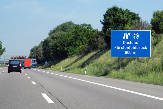 Ausfahrt 78, Dachau/F&uuml;rstenfeldbruck, Bayern, BAB 8 in Richtung Augsburg, Stuttgart, (Verkehrstafel grafisch aufbereitet)