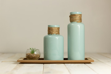 vase decoration fleur vert rouge