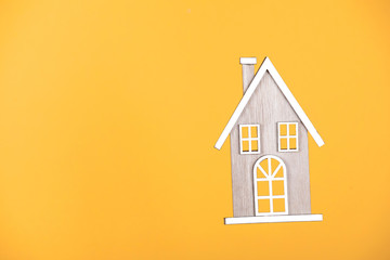 house on a yellow background over the confinement of the crown virus