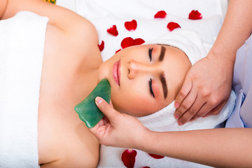 Obraz na płótnie Canvas young woman getting spa massage treatment at beauty spa salon