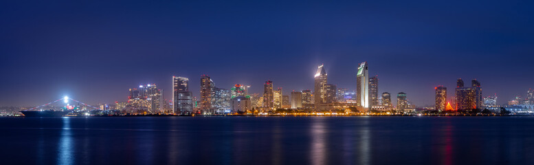 Fototapeta na wymiar San Diego Skyline at Dusk
