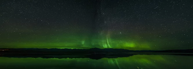 Foto auf Glas Aurora Borealis Nordlicht im Yukon Territory, Kanada gesehen. Herbstherbst im Yukon. © Scalia Media