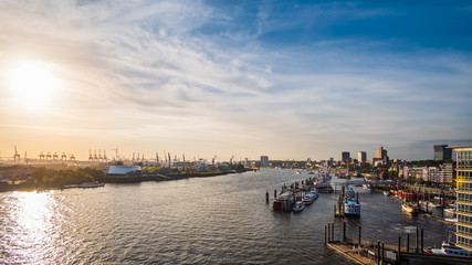 Fototapeta premium Hamburg/Germany - circa October 2017: A cityscape of the city of Hamburg and the river Elbe on a nice sunny day viewed from the Elbphilharmonie.