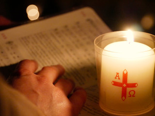 Alpha Omega Osterkerze mit Gesangsbuch