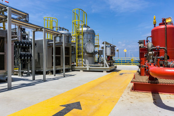 Cooler units and condensation vessels at process area on a production platform