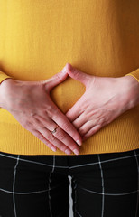 abdominal pain in women during menstruation