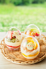 イースターエッグスイーツ-卵型ミニケーキ