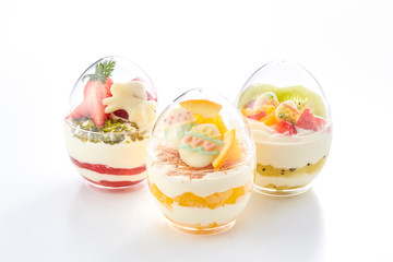 イースターエッグスイーツ-卵型ミニケーキ