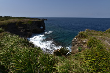 万座毛，日本の沖縄のエメラルドグリーンの海と海岸