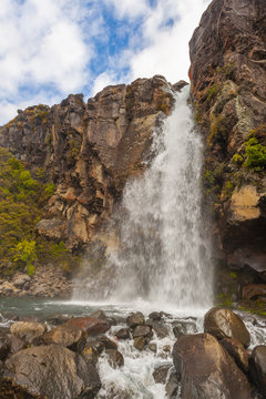 Taranaki Falls in New Zealand © Fyle