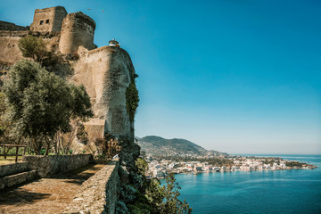 Aragonese castle, il faro.