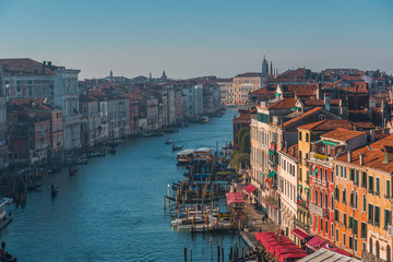 Fototapeta na wymiar VENICE, VENETO / ITALY - DECEMBER 26 2019: Venice streets before COVID-19 pandemic