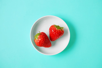 Strawberries on a small plate. Vitamin c, nutrition, health, etc.　小皿のイチゴ　ビタミンc、栄養、健康など