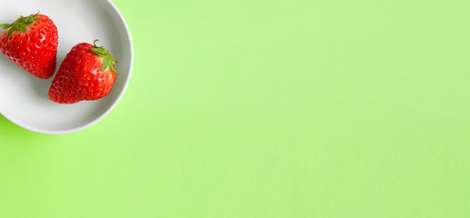 Strawberries on a small plate. Vitamin c, nutrition, health, etc.　小皿のイチゴ　ビタミンc、栄養、健康など