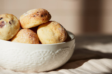 curd cookies with berries