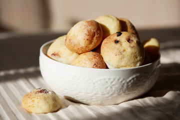 curd cookies with berries