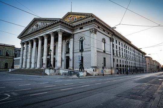 Staatsoper M&uuml;nchen. Ein Montagmorgen ohne Verkehr