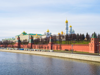 Obraz premium Kremlin walls and towers, view from the bridge over the Moscow River