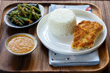 Chicken with katsu curry, rice, and green beans