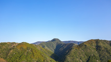 熊野古道から果無山脈を望む