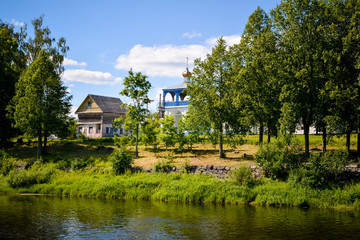 Obraz premium Church on the embankment