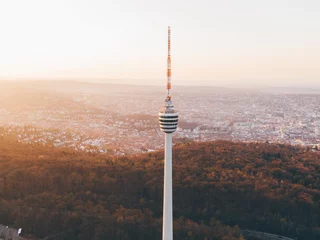 Luftaufnahme des Fernsehturms in Stuttgart, Deutschland © SmallWorldProduction