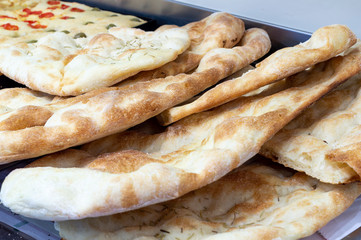 Pizza e focaccia italiana a taglio