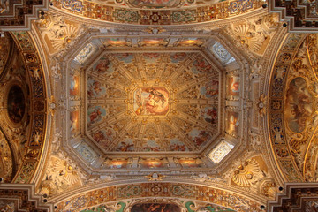 Fototapeta na wymiar ceiling of bergamo cathedral in italy