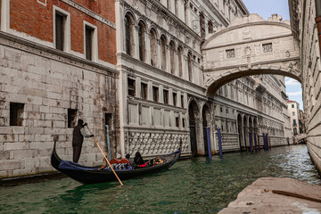 Obraz na płótnie Canvas gondolas on grand canal in venice