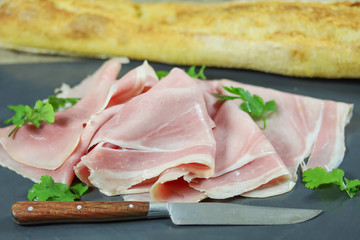tranche de jambon blanc et baguette de pain