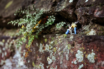Little People: Wanderer stoßen auf ein Hindernis