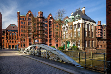 Holländischbrookfleet-Brücke Hamburg Speicherstadt sonnig entzerrt